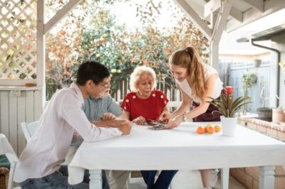 How Pet-Friendly Spaces Help Families Explore Senior Living Earlier