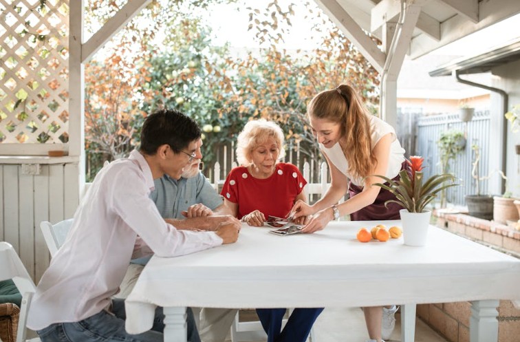 How Pet-Friendly Spaces Help Families Explore Senior Living Earlier